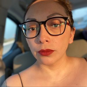 Meet your Posher, Mia